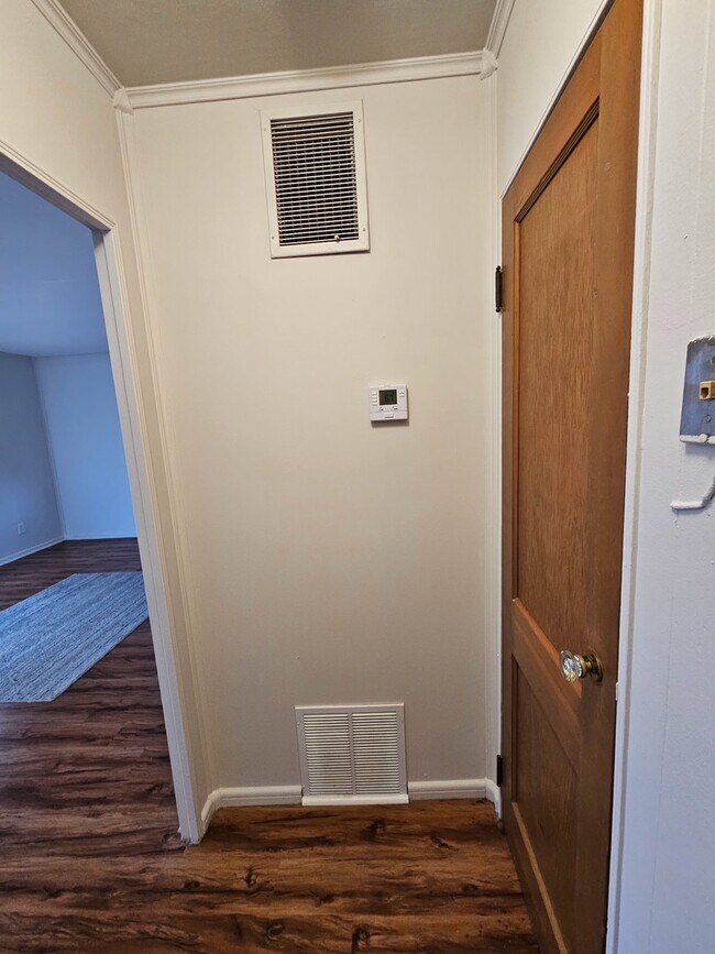 Building Photo - 6725 Wanda Ave