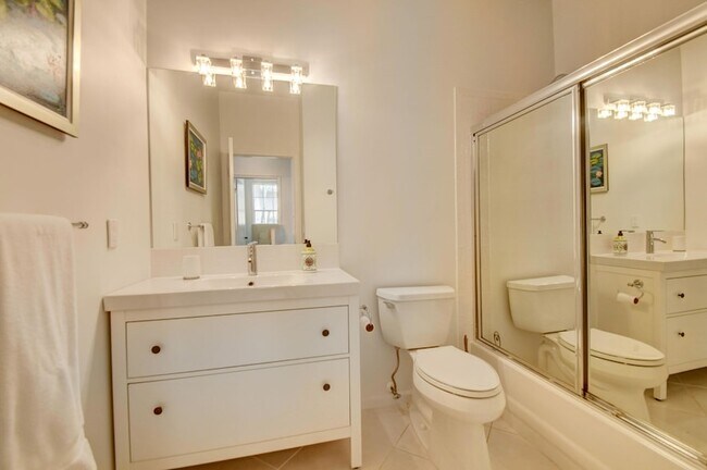 Building Photo - 2479 NW 66th Dr