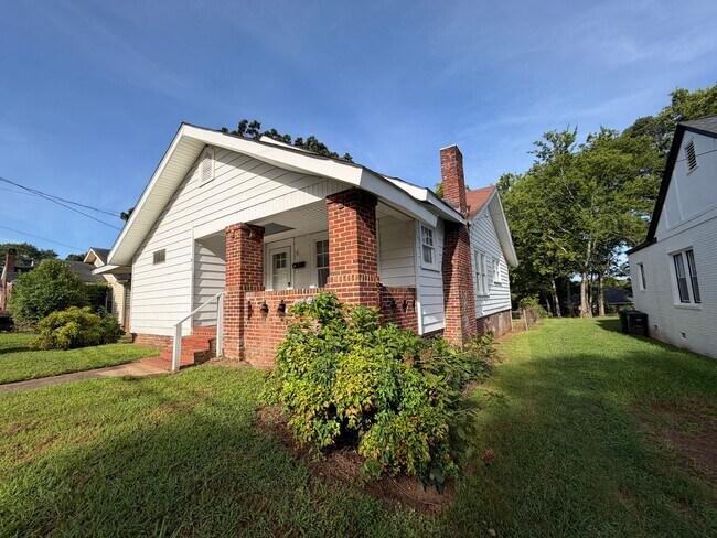 Building Photo - 918 Darlington Way SW