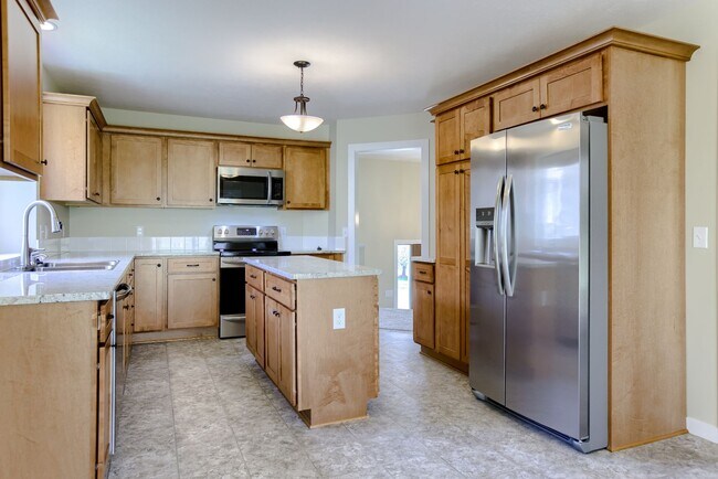 Building Photo - 3 Bedroom Bellevue Home!!