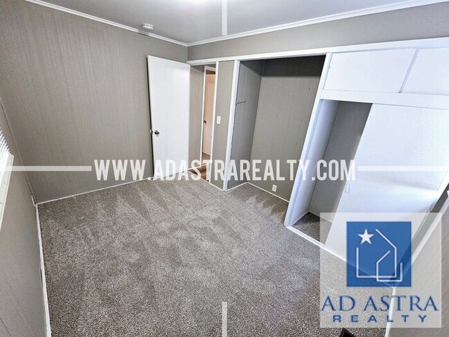 Building Photo - 3 Bedroom 1 Bathroom Home in Gladstone-Ava...