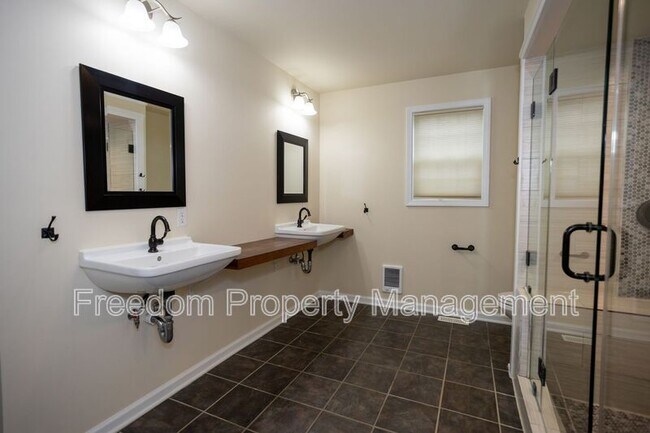 Building Photo - 5914 Ridge View Dr