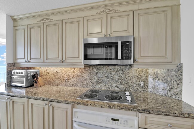 Building Photo - 550 S Ocean Blvd