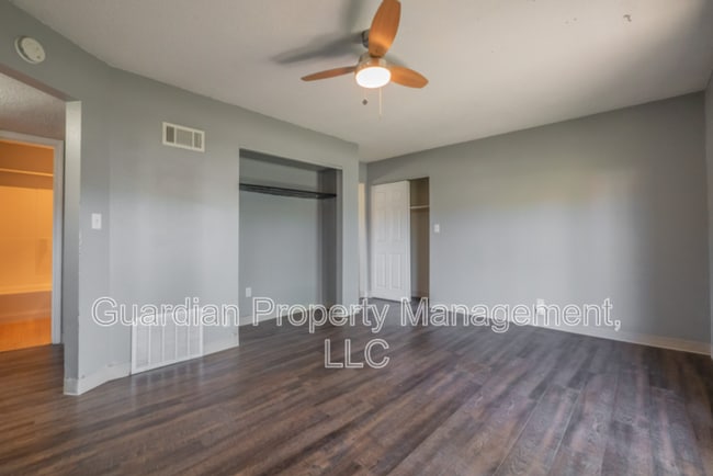 Building Photo - 518.5 W 8th St