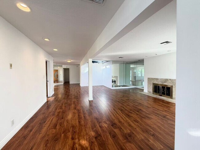 Building Photo - 3174 Bel Air Dr