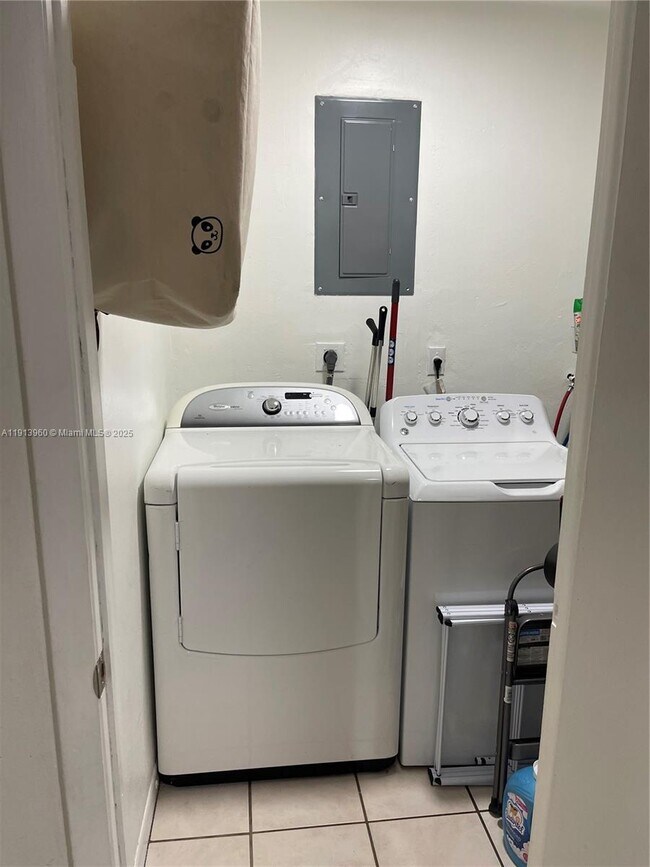 Building Photo - 20520 SW 92nd Pl