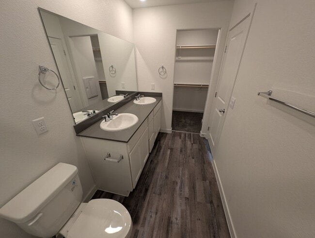 Building Photo - 924 Violet Heron St