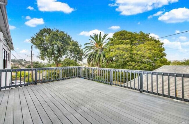 Building Photo - 324 Ohio St