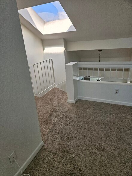 loft - 7532 Seaspring Dr