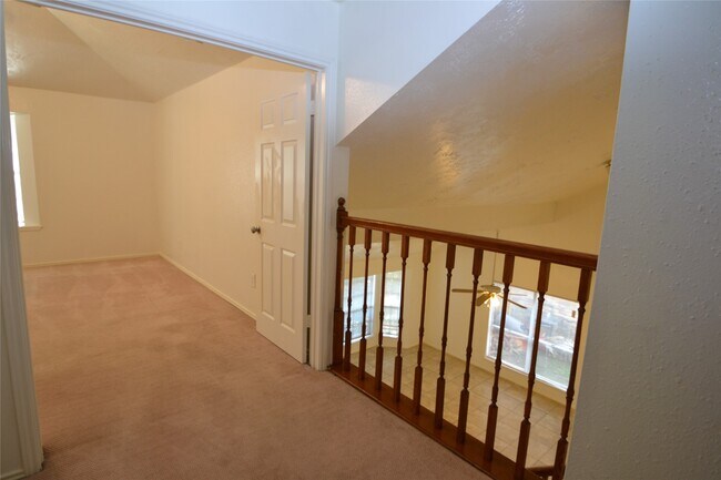 Building Photo - 12410 Meadow Briar Dr