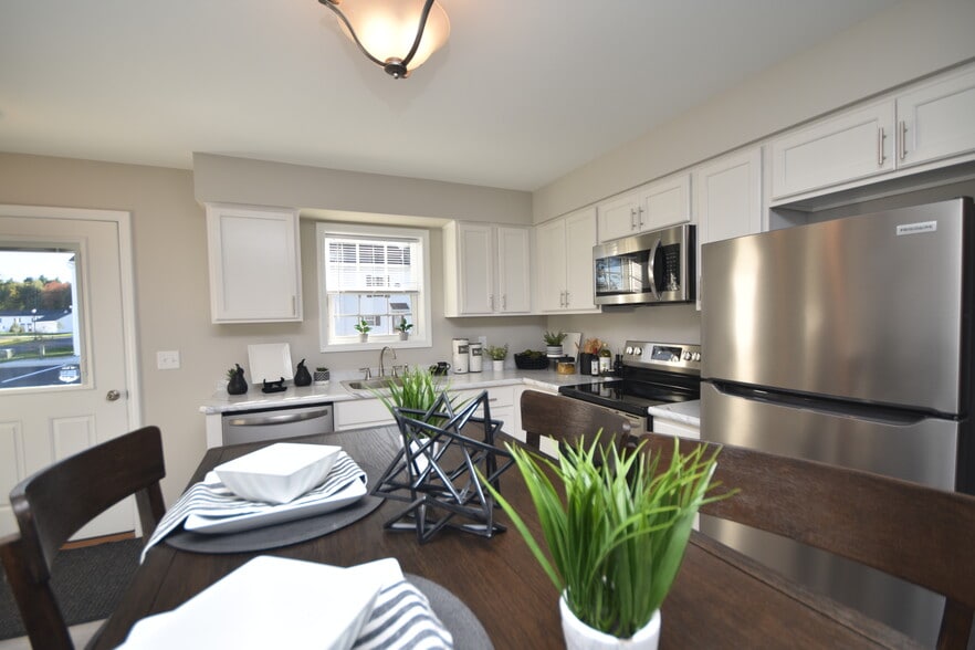 Building Photo - South Glens Falls