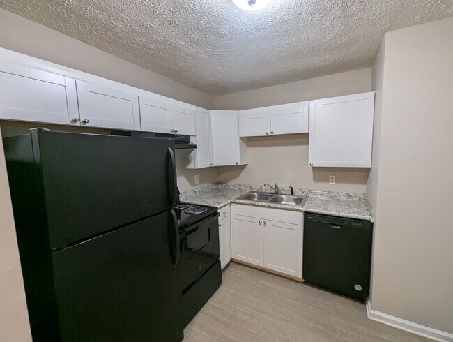 Building Photo - 240/242 Rustwood Dr