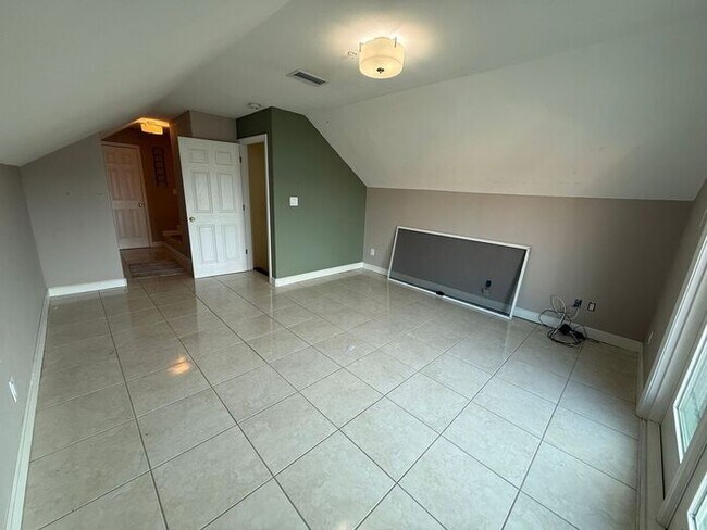 Building Photo - Pensacola Beach - 3 bedroom, 4 bathroom - 2nd and 3rd floor balconies with water view