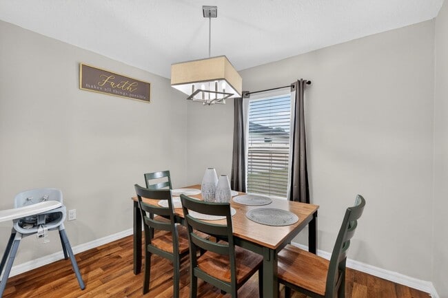 Building Photo - Available June 15th! 3BR Home in Tavares with Huge Backyard