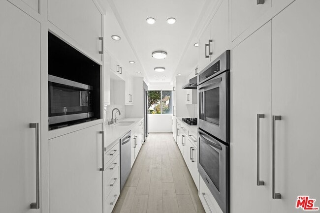 Building Photo - 17088 Palisades Cir