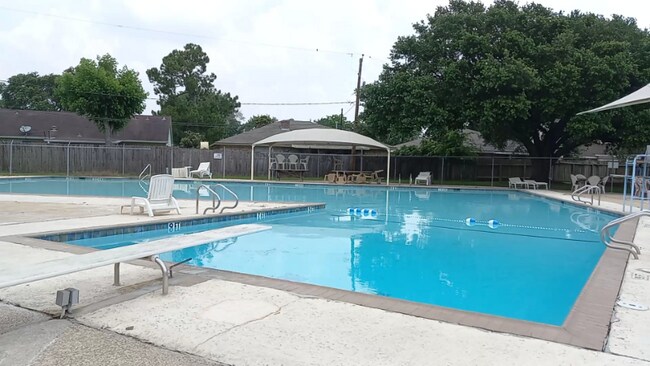 Building Photo - 15415 Poolview St