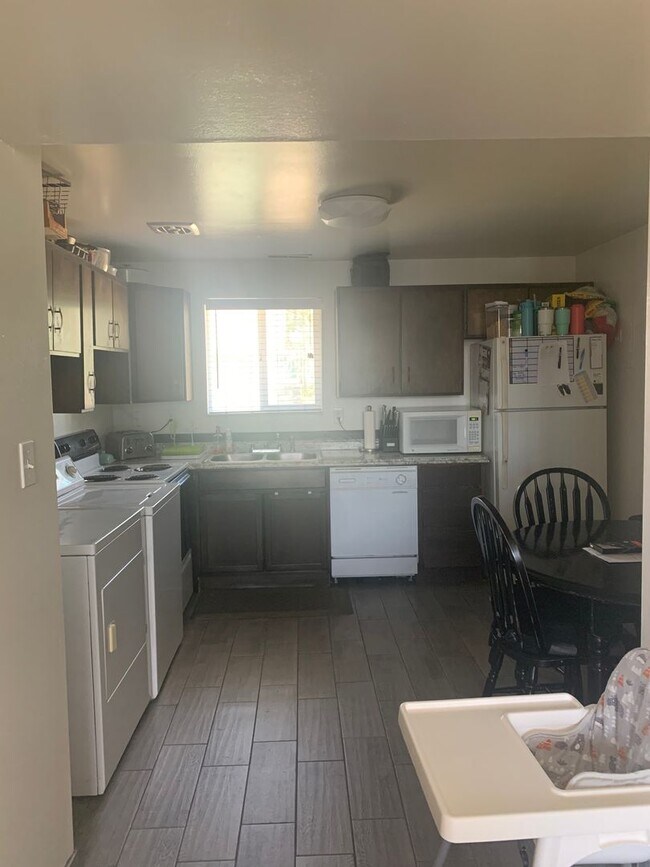 Building Photo - 2 Bed 1 Bath, Apartment in Provo