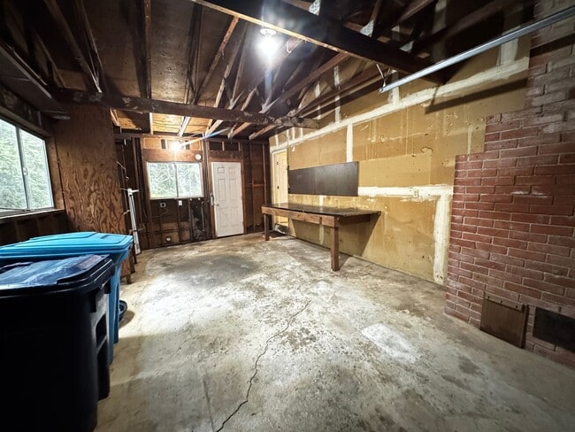 Building Photo - 3 Bedroom 2 Bath Home Located in Arcata!