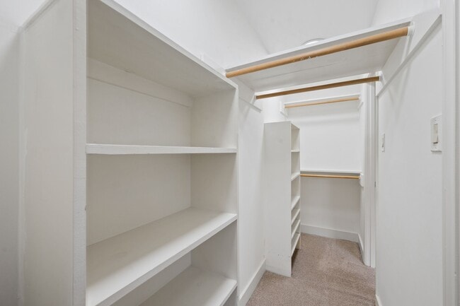 Building Photo - 10240 Longmont Dr