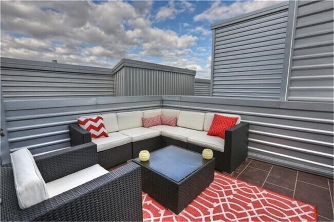 Building Photo - 317 Sydnor St