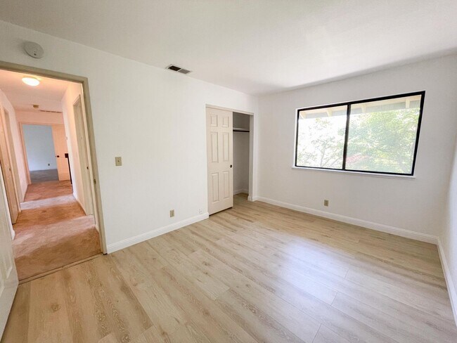 Building Photo - Castro Valley Home in Columbia