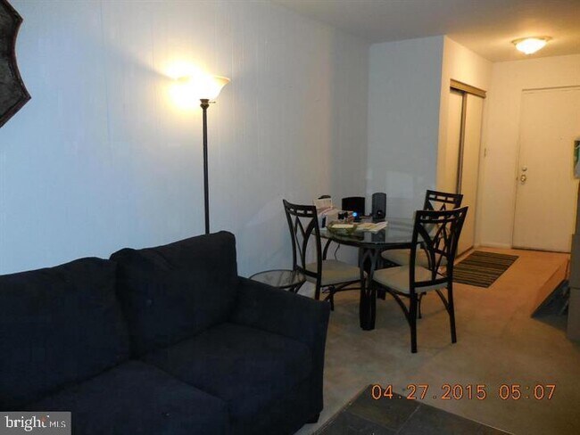 Building Photo - 5808 Royal Ridge Dr