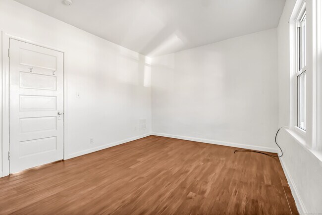 Building Photo - 236 Wood St