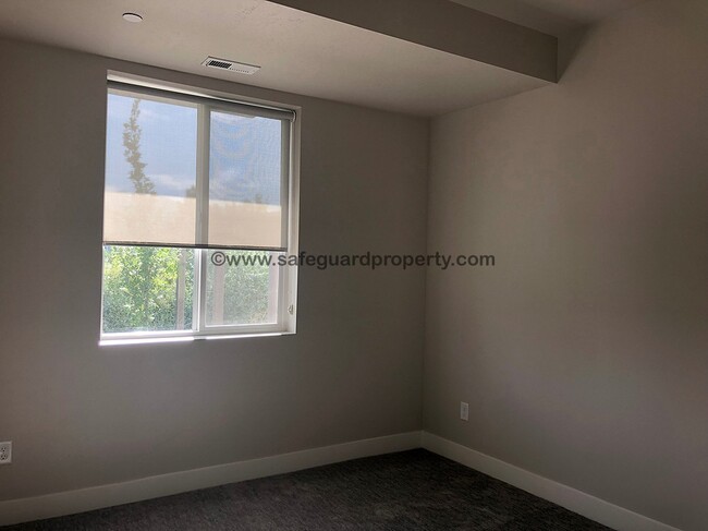 Building Photo - Stunning Draper Townhome with Beautiful View