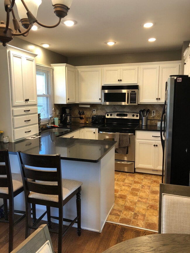 Building Photo - 7721 Rosewood Dr