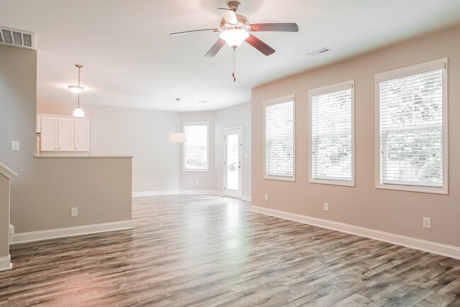 Building Photo - 100 Alcock Ln