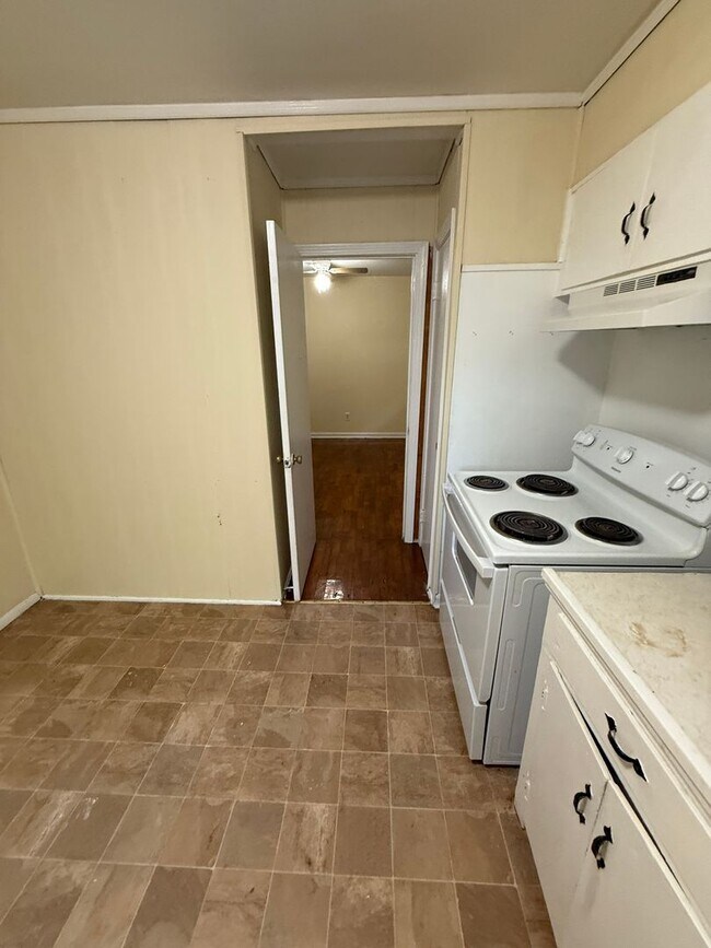 Building Photo - 3 Bedrooms, 1 Bathroom - House in West Rome!