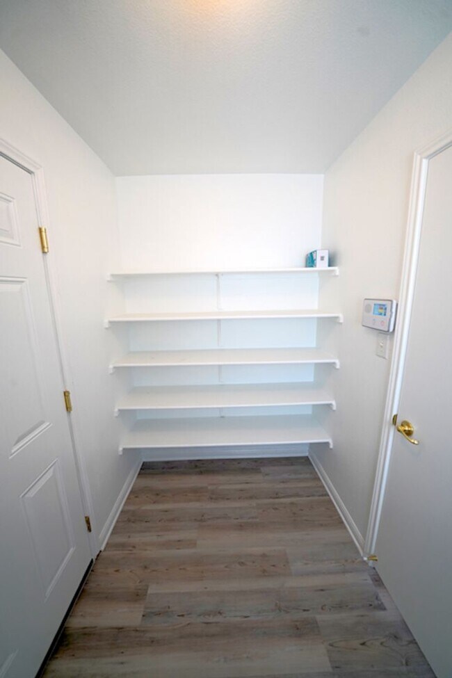 Building Photo - Beautifully Renovated Home Now Available in Converse.  Realtor Commission: $500
