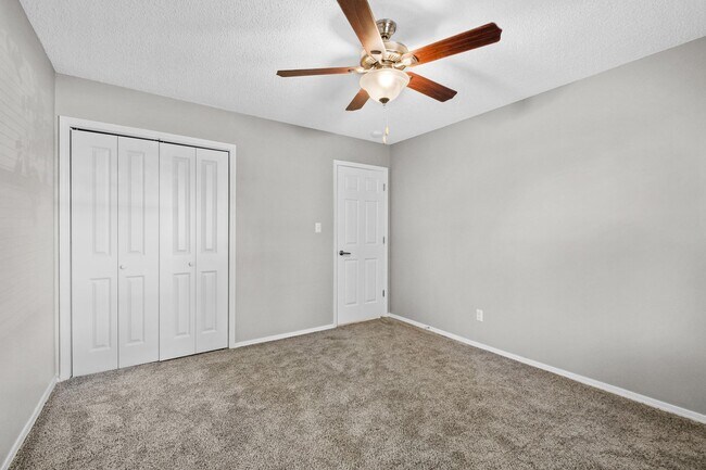 Building Photo - Cozy 2 Bedroom Duplex with Fireplace & Spacious Backyard!
