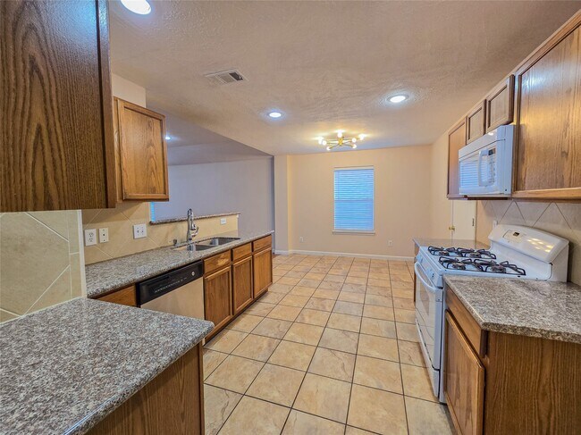 Building Photo - 16131 Taloncrest Dr