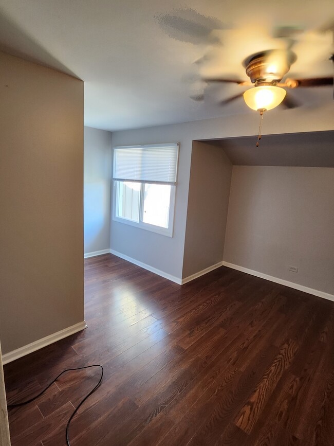 Master bedroom has window facing front of unit - 910 Morningside Ln