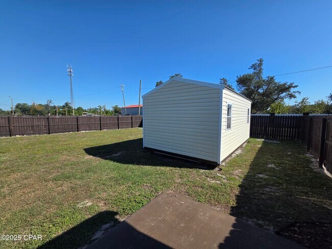 Building Photo - 5253 Collins Dr