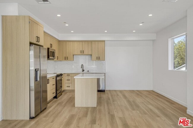 Building Photo - 10828 Hesby St