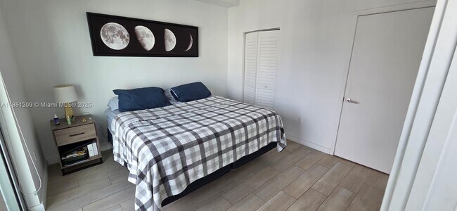 Building Photo - 1600 SW 1st Ave