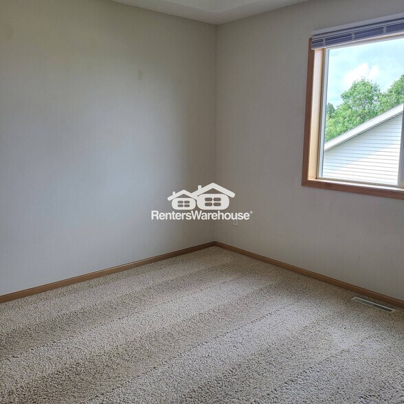 Building Photo - 5543 Glenview Ln
