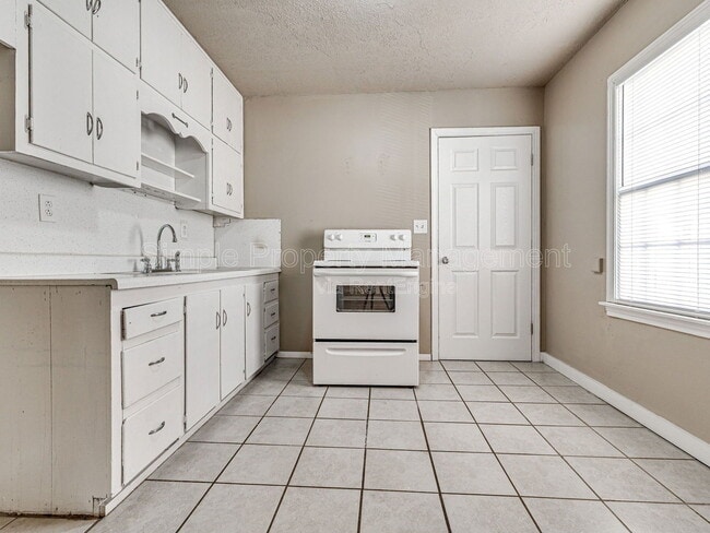 Building Photo - 4001 N Rockwell Ave