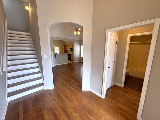 Building Photo - 10228 Morning Hill Dr