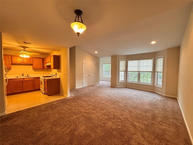 Building Photo - 854 Verona Dr