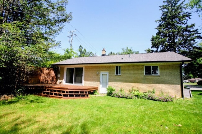 Building Photo - 5800 Paramus