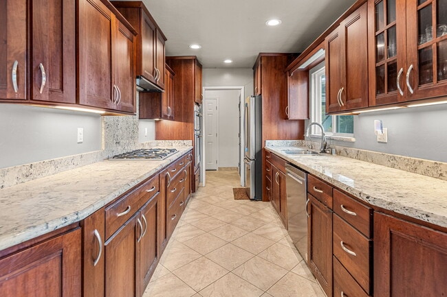 Building Photo - 9351 La Suvida Dr