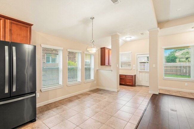 Building Photo - 18315 E Willow Oak Bend Dr