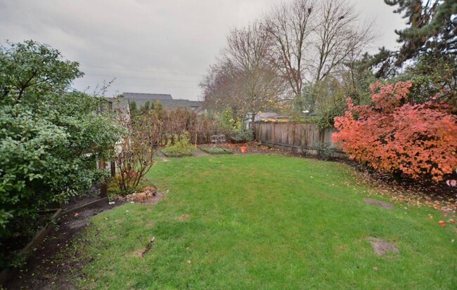 Building Photo - Gorgeous 3 bed 2 bath Johns Landing, PDX, ...