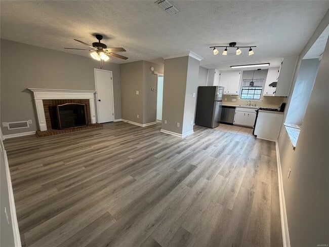 Building Photo - 463 Durden Rd