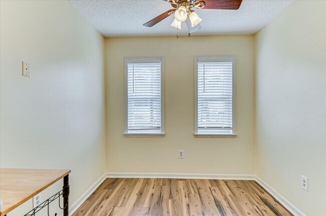 Building Photo - 407 Folkstone Cir