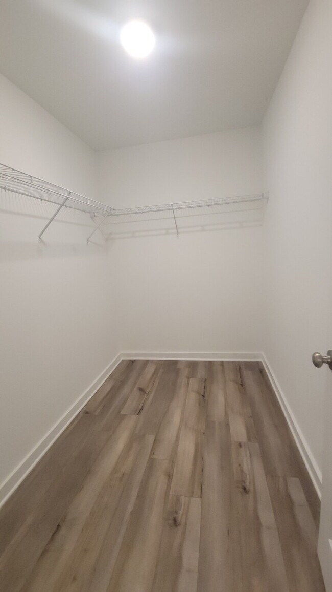 Building Photo - 7589 Discovery Pt Dr NW