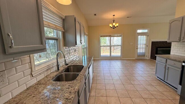 Building Photo - Lovely 3 bedroom, 2 bathroom ranch home in heart of Ballantyne